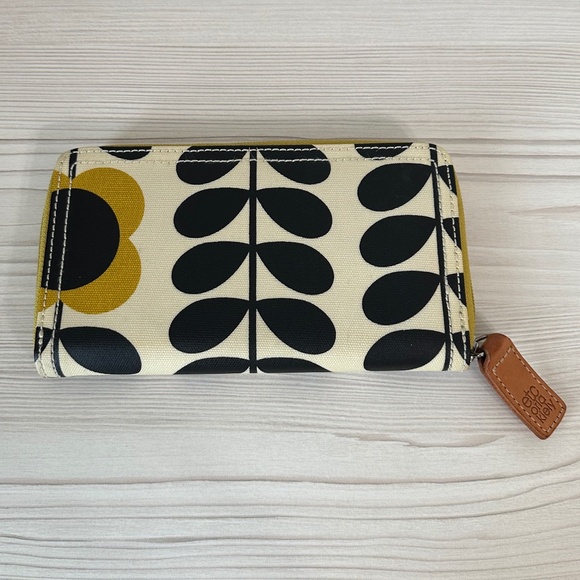 Orla Kiely Flower Stem Wallet - Picture 2 of 7